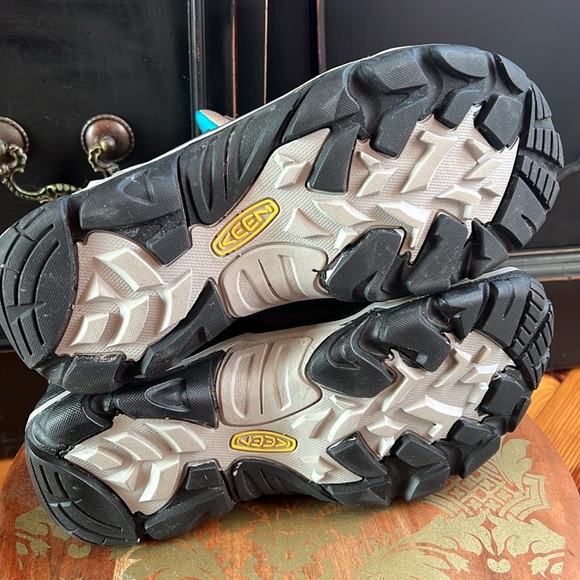 NWOT Keen Mid WP Hiking Boots Shoes Womens size L9 R9.5  🥳 Host Pick 🥳 - Picture 11 of 16